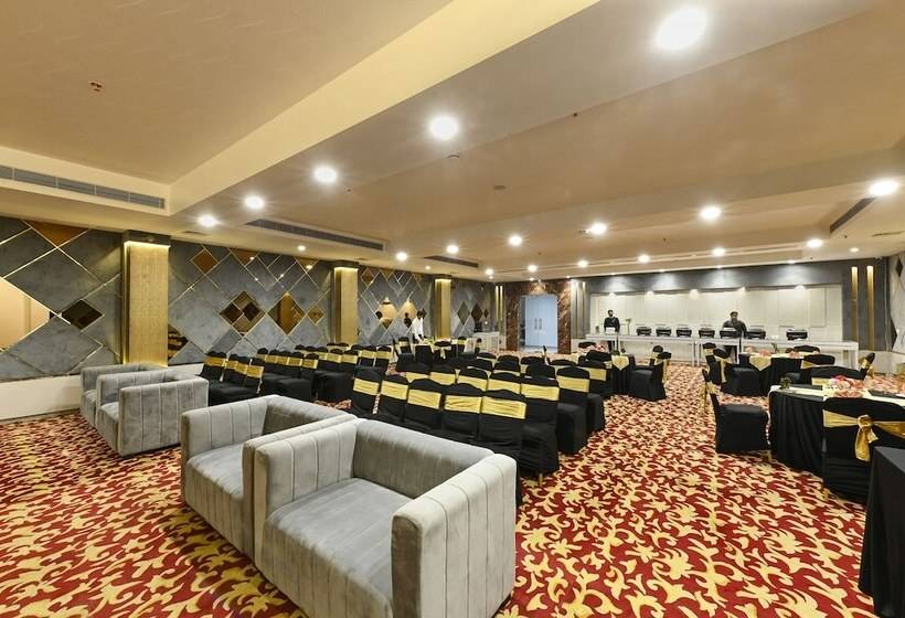 Отель Avalon Palms Agra