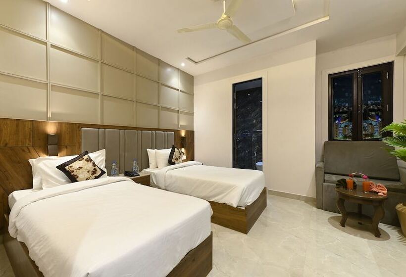 Отель Avalon Palms Agra