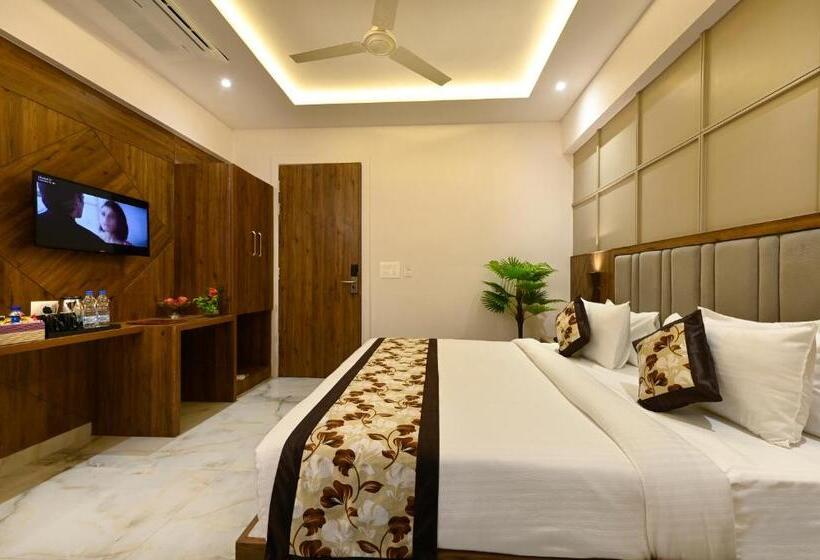 Отель Avalon Palms Agra