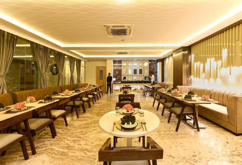 Отель Avalon Palms Agra