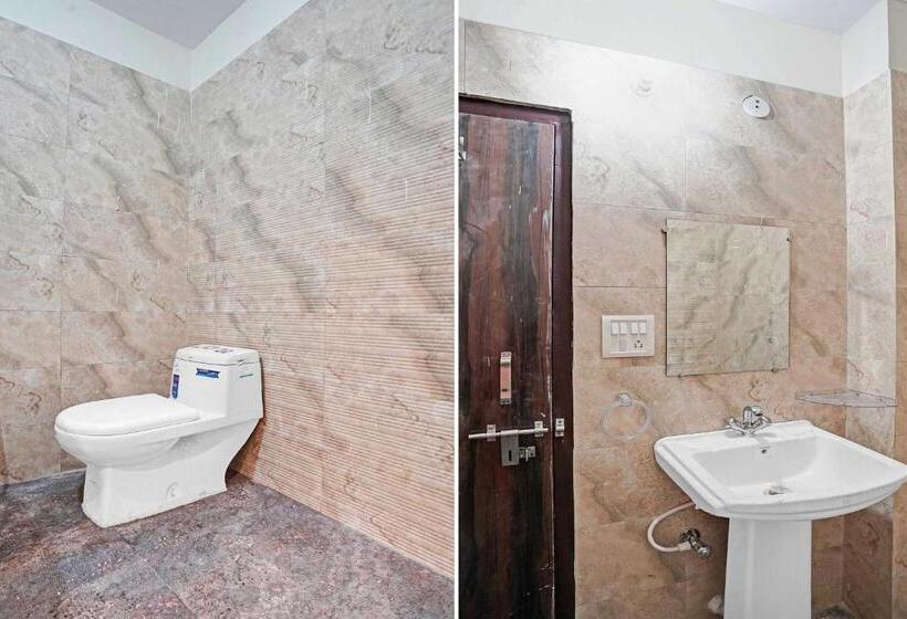 ホテル Capital O Mt Corporate Stays Near Iskcon Temple Noida