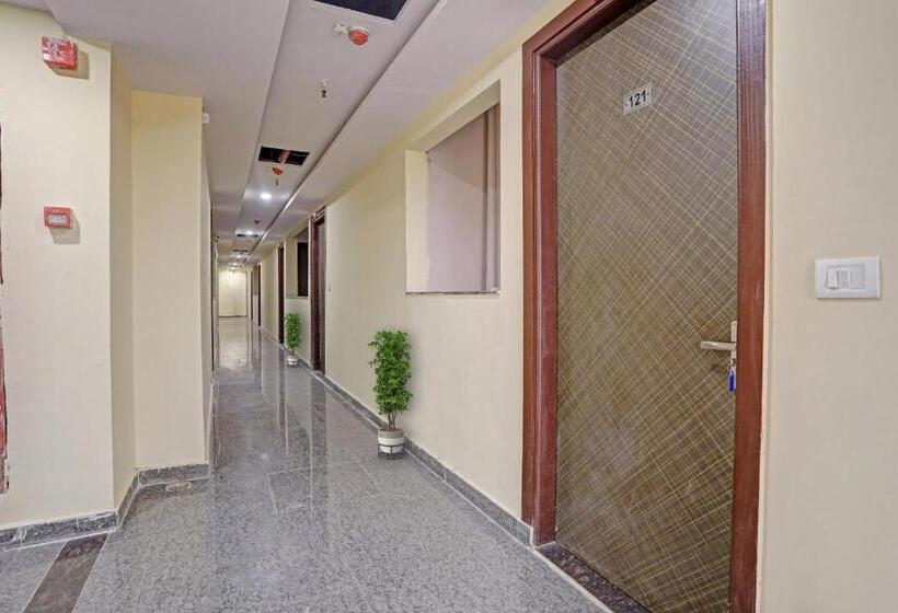 ホテル Capital O Mt Corporate Stays Near Iskcon Temple Noida