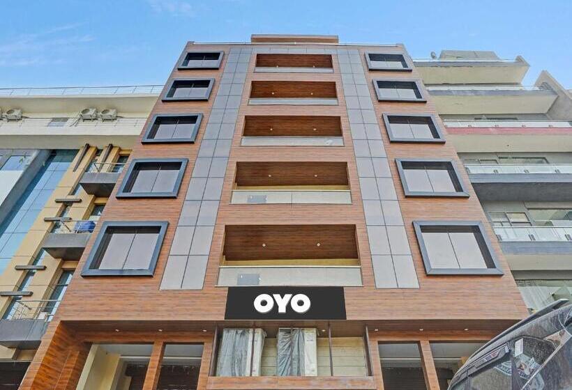 ホテル Capital O Mt Corporate Stays Near Iskcon Temple Noida