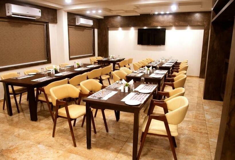 Click Hotel Tulsi Jamnagar 7 Mins From Reliance Industrial Township