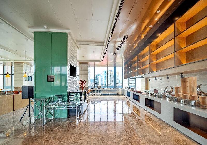 هتل Holiday Inn Zhuhai City Center, An Ihg