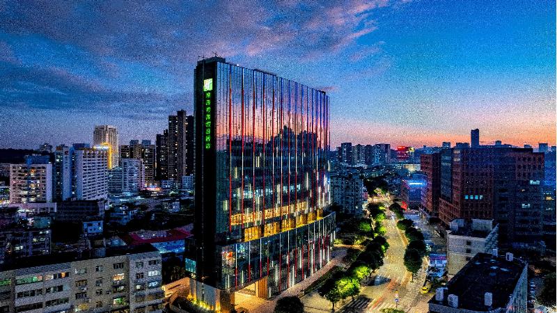 هتل Holiday Inn Zhuhai City Center, An Ihg