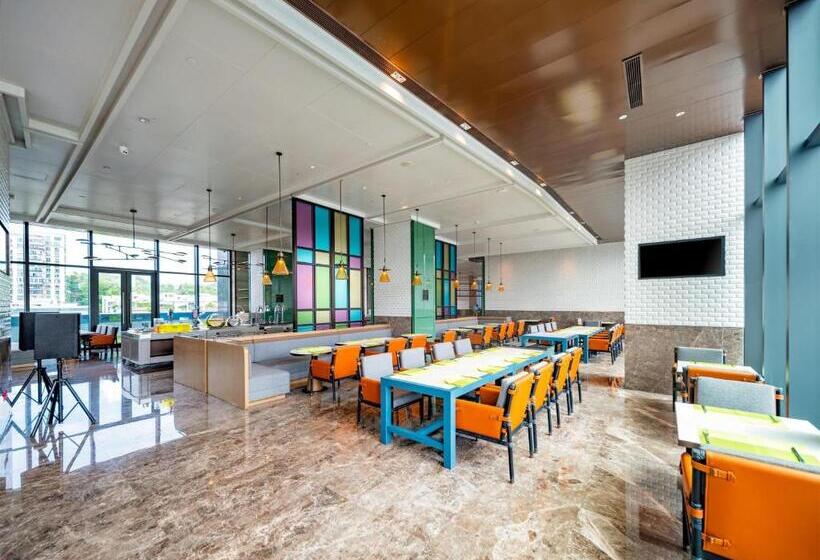 هتل Holiday Inn Zhuhai City Center, An Ihg