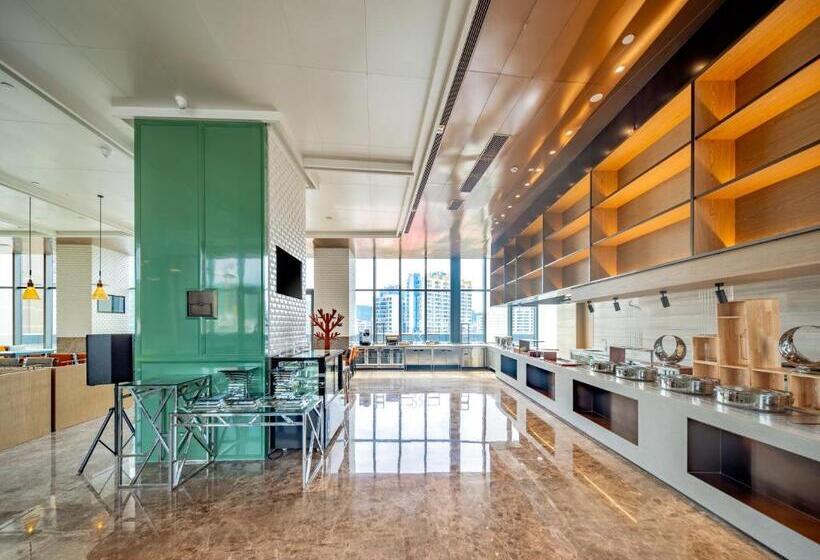 هتل Holiday Inn Zhuhai City Center, An Ihg