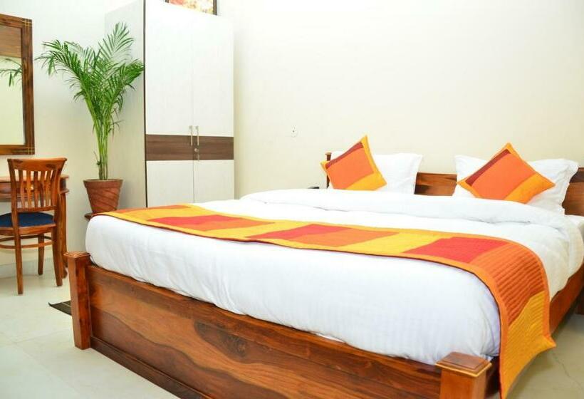 בית מלון כפרי Mojo Rooms Airport