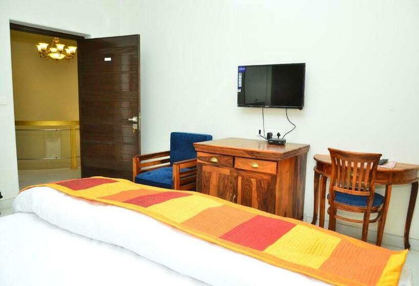 בית מלון כפרי Mojo Rooms Airport