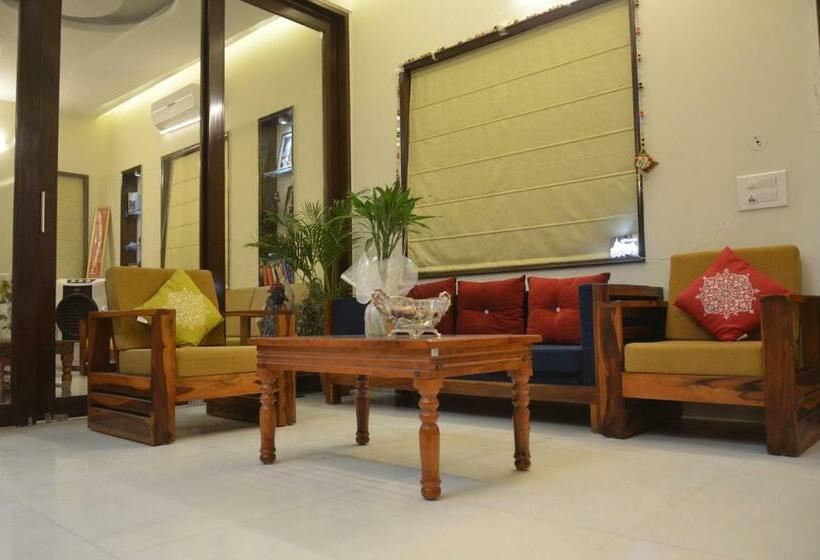 בית מלון כפרי Mojo Rooms Airport