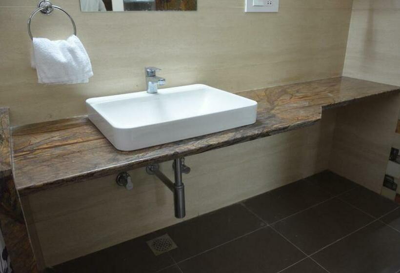 בית מלון כפרי Mojo Rooms Airport