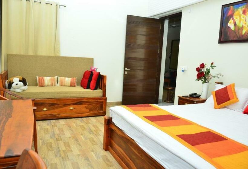 בית מלון כפרי Mojo Rooms Airport