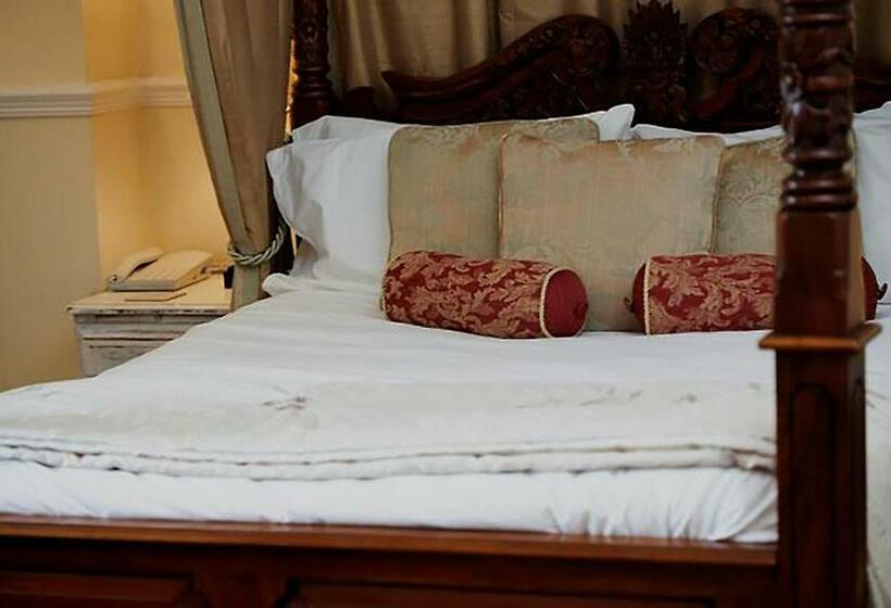 בית מלון כפרי Northop Hall Country House