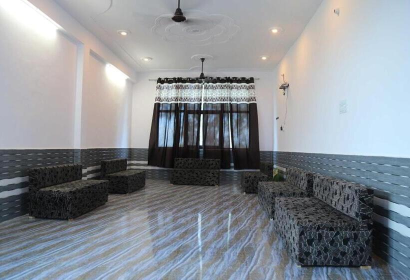 Отель Oyo 70165 Royal Green Hotal