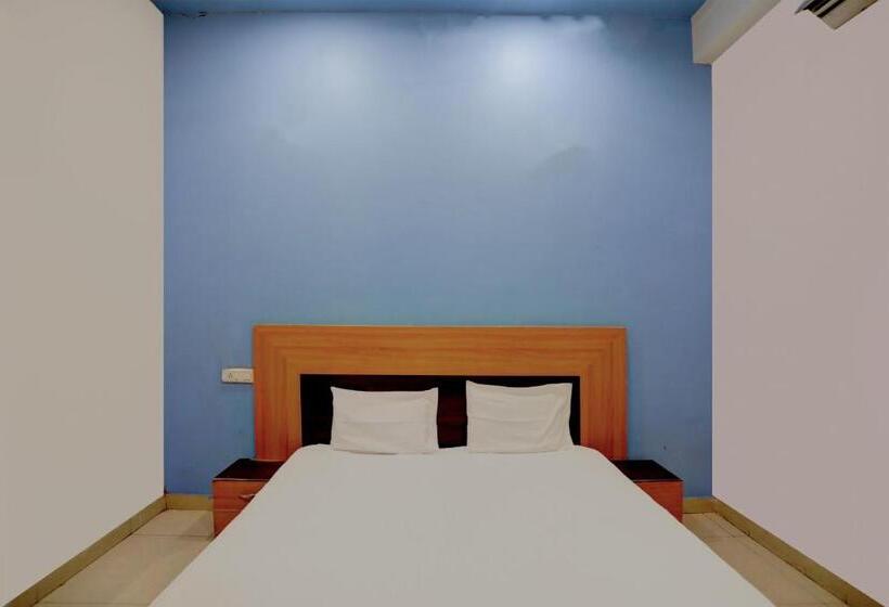 Super Hotel O The Royals Inn