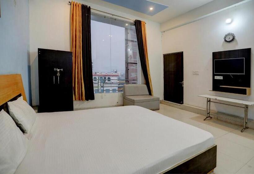 Super Hotel O The Royals Inn