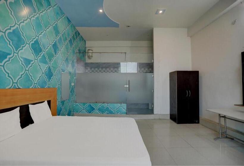 Super Hotel O The Royals Inn