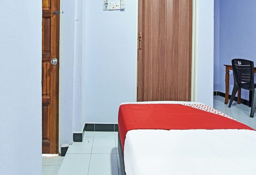 هتل Oyo 90660 Rayyans Roomstay