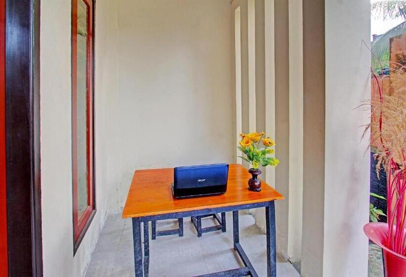 فندق Oyo 91845 V_ar House Syariah