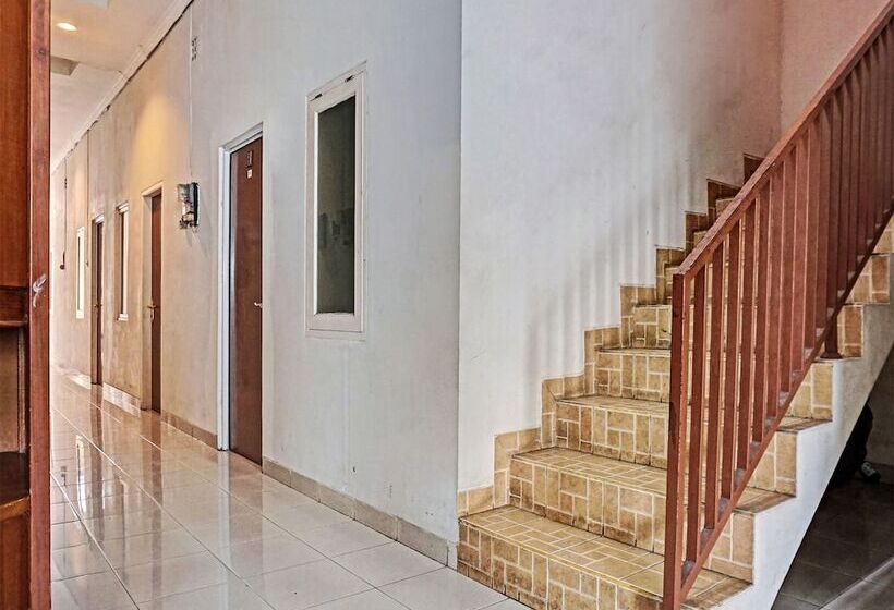 ホテル Oyo 91849 Karawaci Taman Permata 5