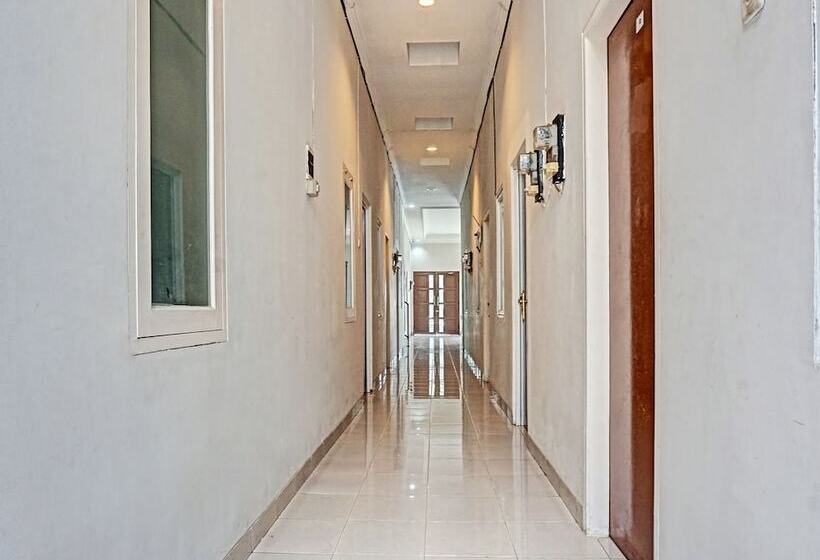 ホテル Oyo 91849 Karawaci Taman Permata 5