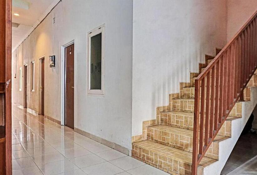 ホテル Oyo 91849 Karawaci Taman Permata 5