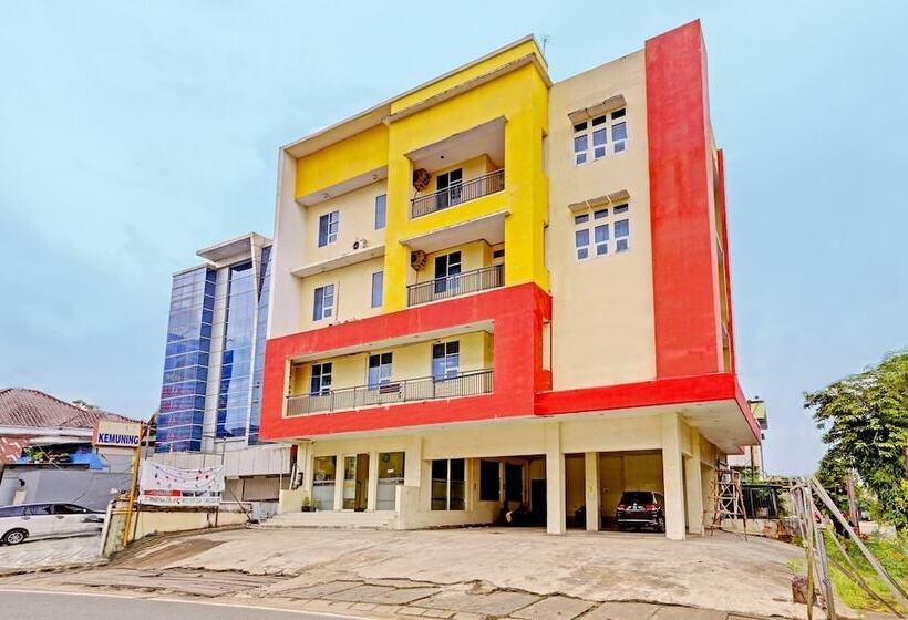 ホテル Oyo 91861 Pemuda Kemuning Guest House