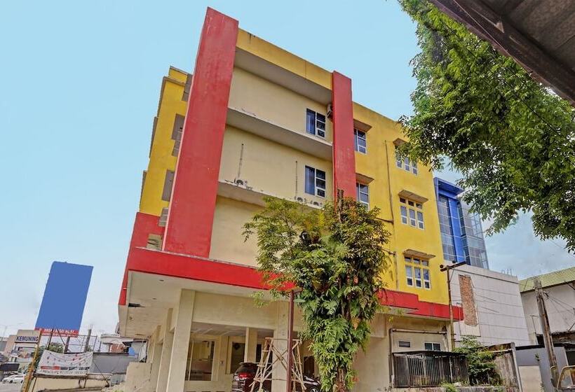 ホテル Oyo 91861 Pemuda Kemuning Guest House