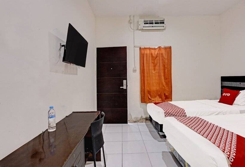 ホテル Oyo 91861 Pemuda Kemuning Guest House