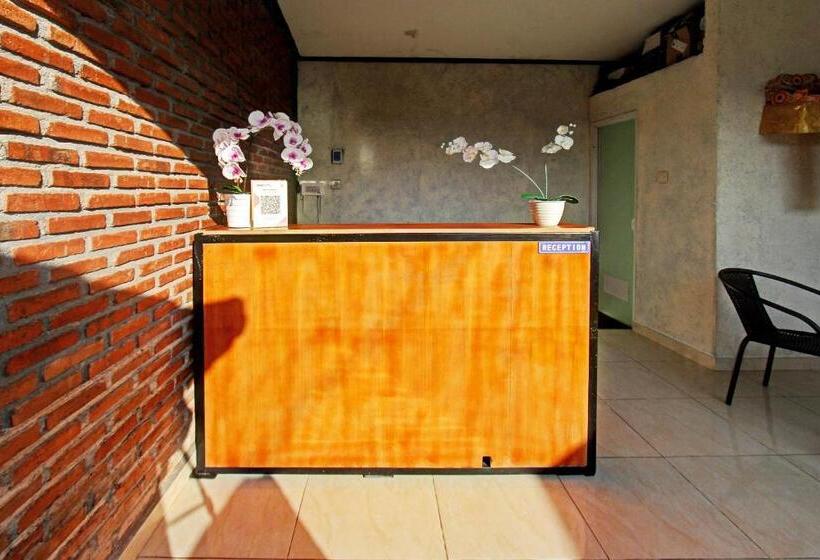 Отель Oyo 91881 Aratha Homestay