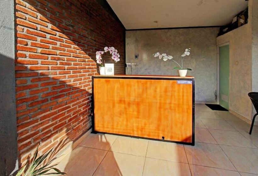 Отель Oyo 91881 Aratha Homestay