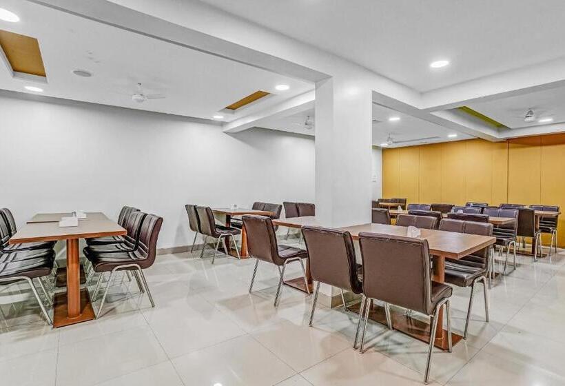 호텔 Oyo Flagship 70230 Homely Stay