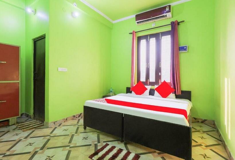 בית מלון כפרי Oyo Flagship 70255  Raj Lalit