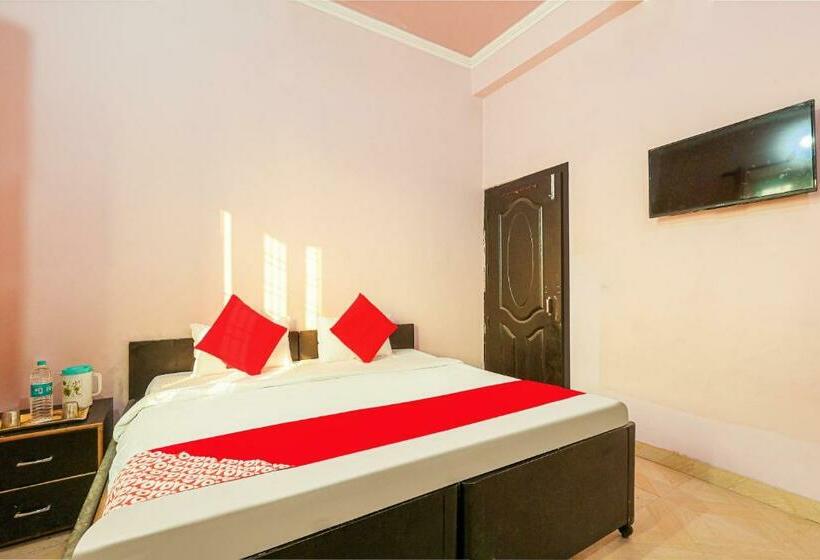 בית מלון כפרי Oyo Flagship 70255  Raj Lalit