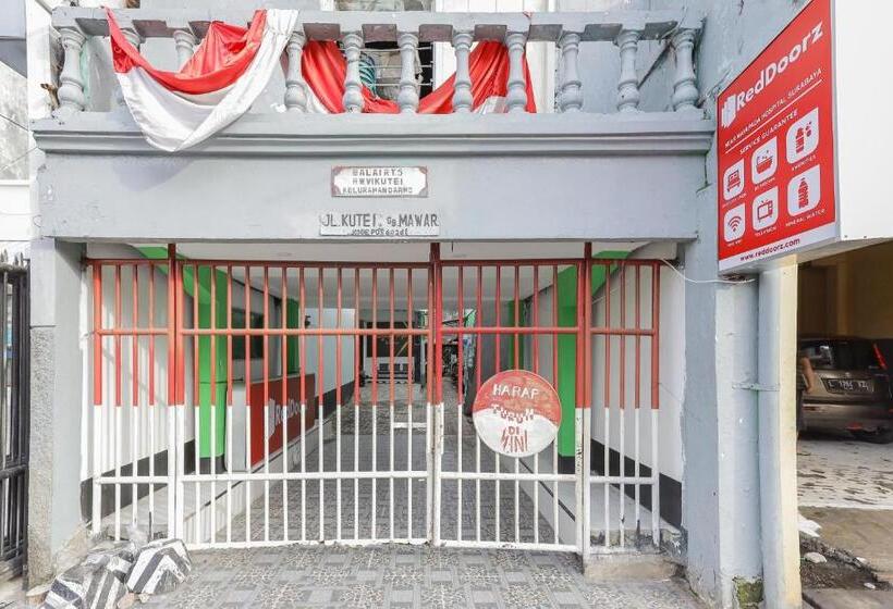 ホテル Reddoorz Near Mayapada Hospital Surabaya