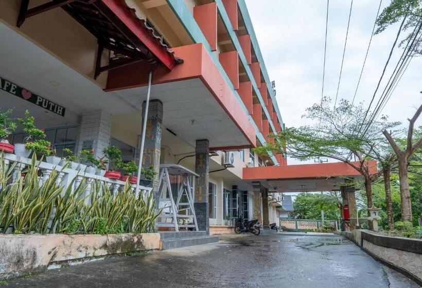 호텔 Reddoorz Near Pelabuhan Sri Bintan Pura Tanjungpinang