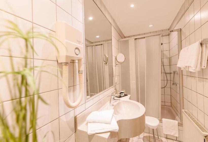 호텔 Sauerländer Hof