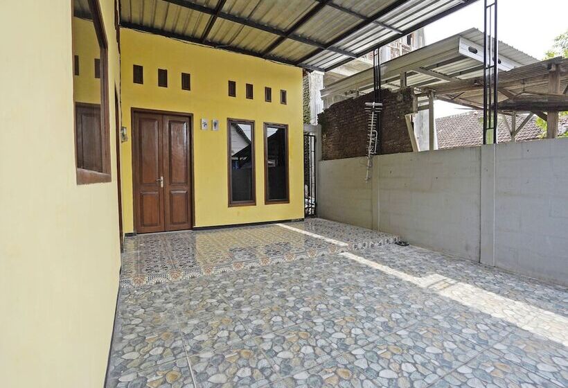 בית מלון כפרי Spot On 91869 Insan Mulia Kost Syariah