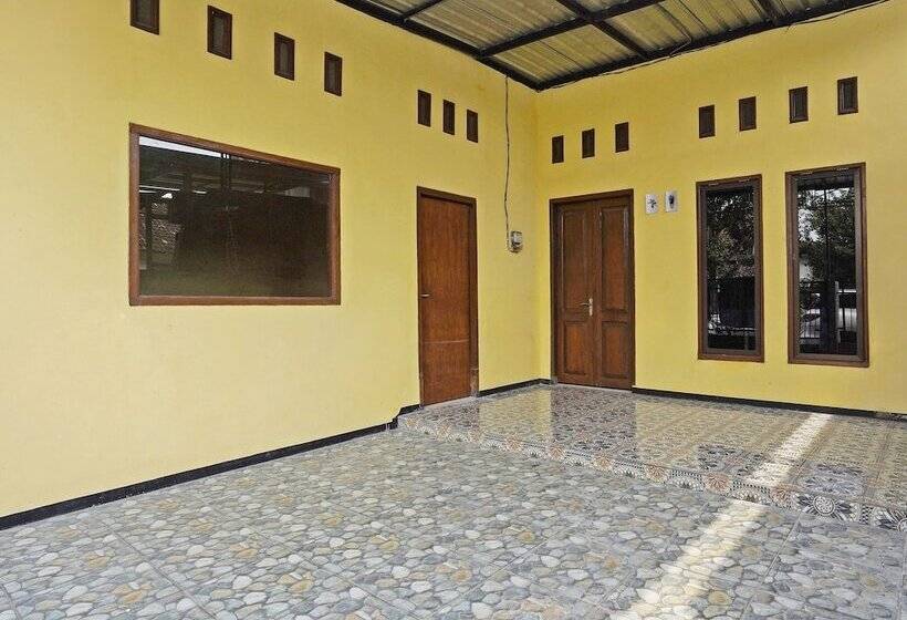 בית מלון כפרי Spot On 91869 Insan Mulia Kost Syariah