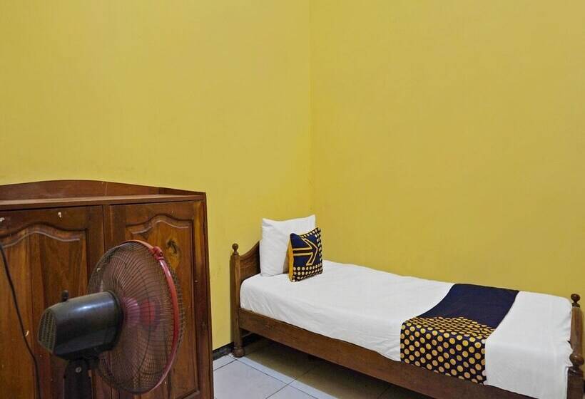 בית מלון כפרי Spot On 91869 Insan Mulia Kost Syariah