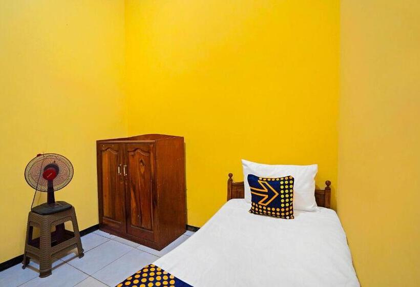 בית מלון כפרי Spot On 91869 Insan Mulia Kost Syariah