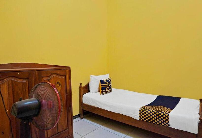 בית מלון כפרי Spot On 91869 Insan Mulia Kost Syariah