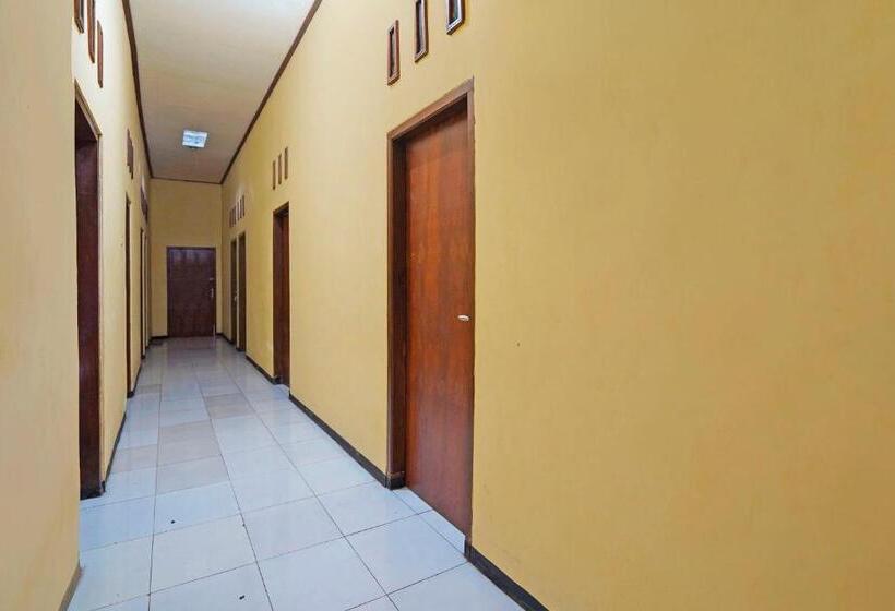 בית מלון כפרי Spot On 91869 Insan Mulia Kost Syariah