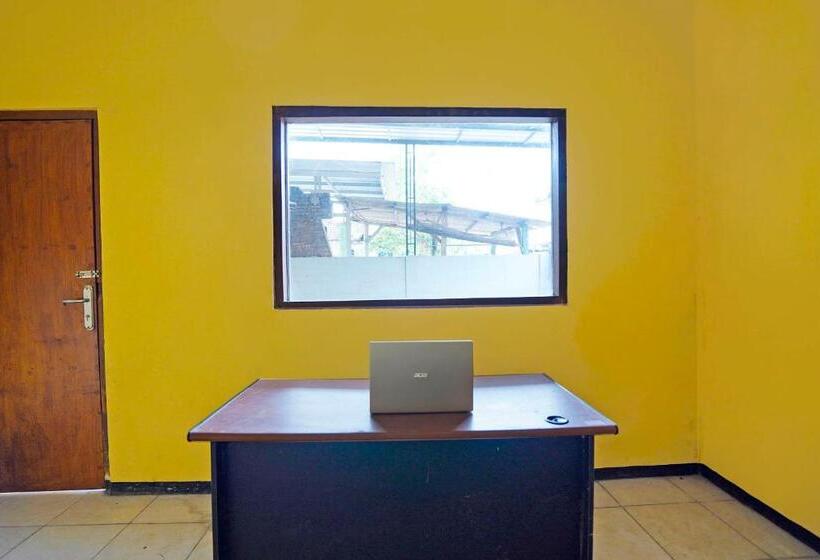 בית מלון כפרי Spot On 91869 Insan Mulia Kost Syariah