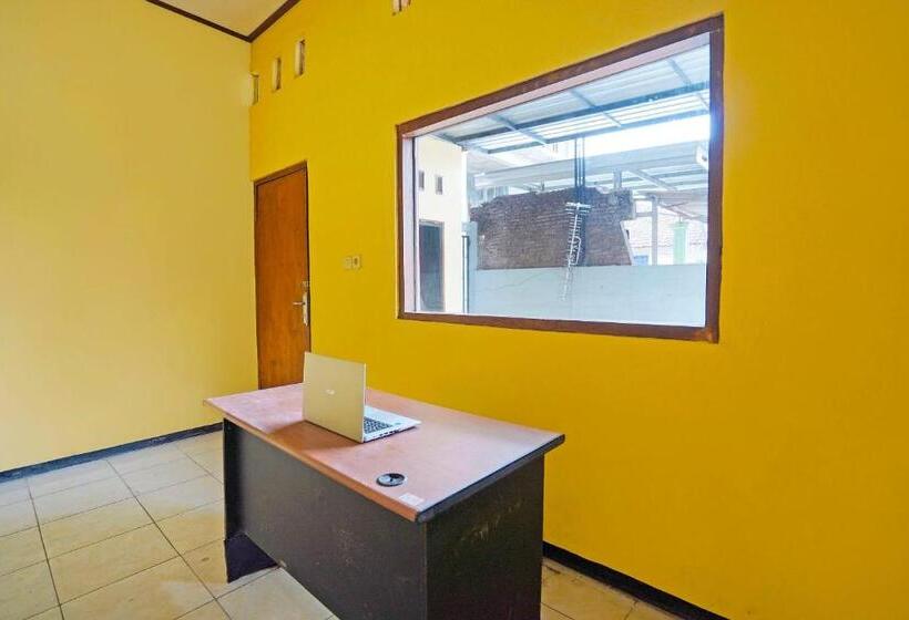 בית מלון כפרי Spot On 91869 Insan Mulia Kost Syariah