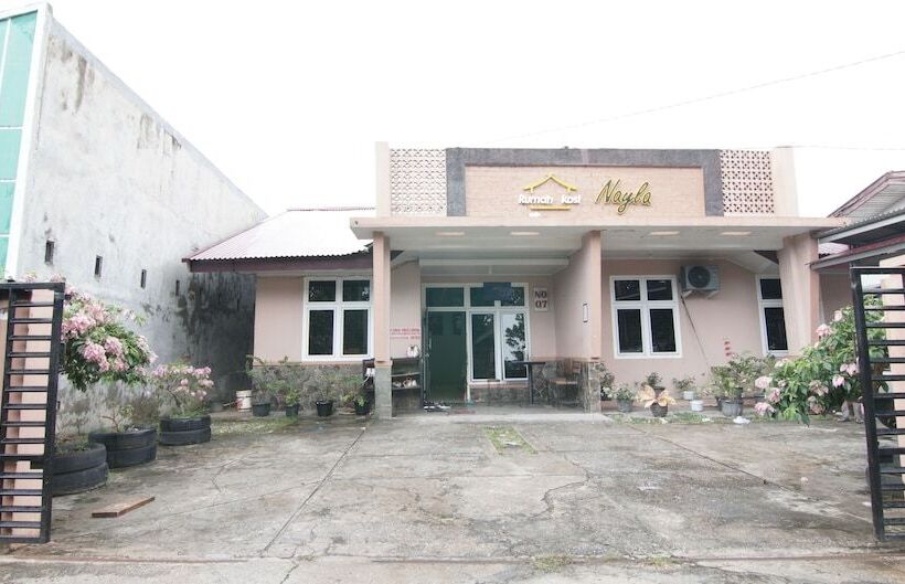 فندق Spot On 91875 Nayla Homestay Syariah Near Koro Koro Panam, Karaoke, Pool, & Cafe