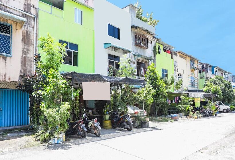 ホテル Spot On 91882 Bilqis Homestay