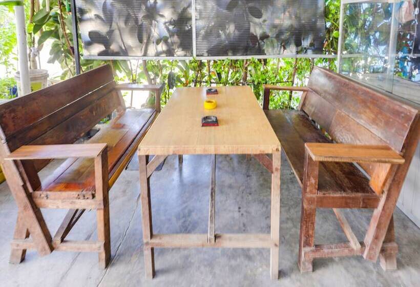 ホテル Spot On 91882 Bilqis Homestay