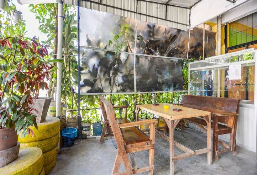 ホテル Spot On 91882 Bilqis Homestay